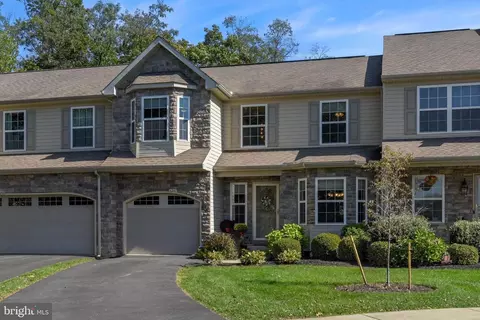 6241 Autumn View Dr, Harrisburg, PA 17112