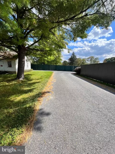 432 E Derry Rd, Hershey, PA 17033 photo 14