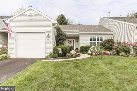 1090 Country Hill Dr, Harrisburg, PA 17111