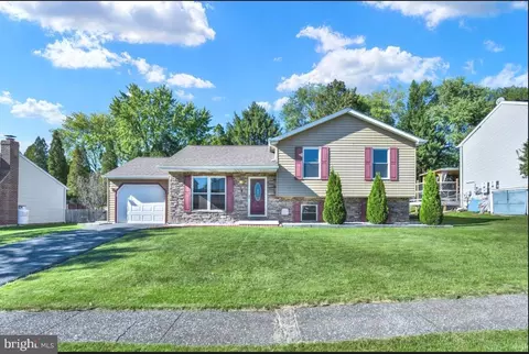 4608 Laurel Ridge Dr, Harrisburg, PA 17110