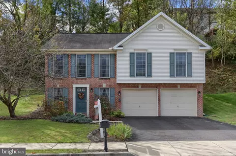 21 Sweet Arrow Dr, Hummelstown, PA 17036