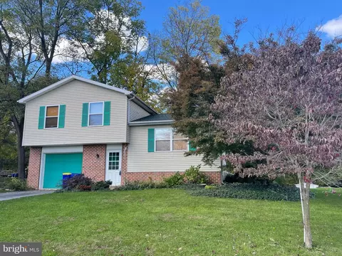 8622 Haslynn Ave, Hummelstown, PA 17036