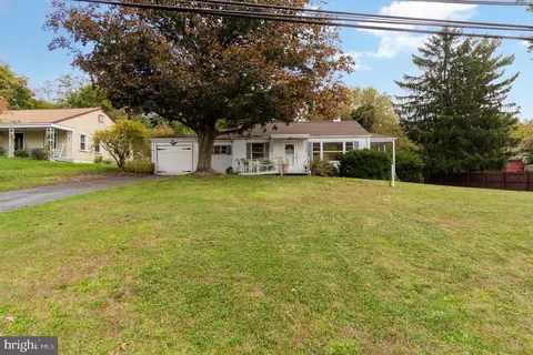 915 Colonial Rd, Harrisburg, PA 17112