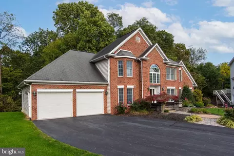 897 Sunrise Cir, Harrisburg, PA 17111