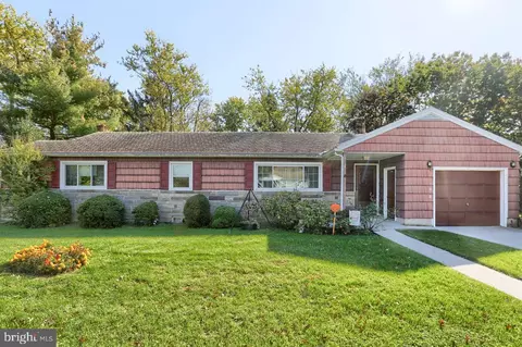 180 W Caren Dr, Grantville, PA 17028