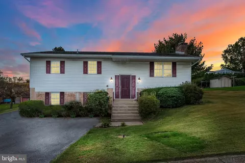 614 Frances Dr, Harrisburg, PA 17109