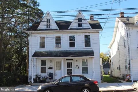 321-323 N Spring St, Middletown, PA 17057