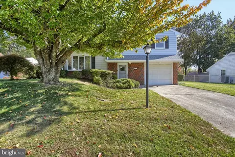 1427 Wanda Ln, Harrisburg, PA 17109