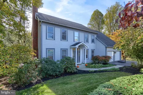 660 Appenzell Dr, Hummelstown, PA 17036