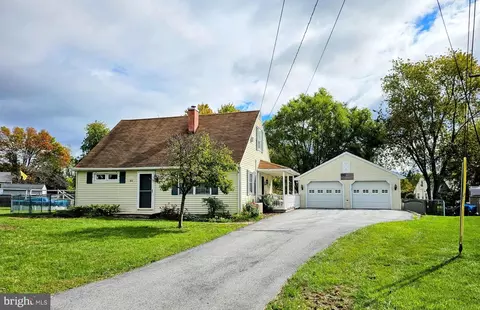 22 Harrise Dr, Harrisburg, PA 17112