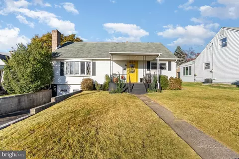 621 Spruce St, Middletown, PA 17057