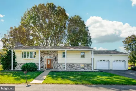 7945 Umberger Rd, Harrisburg, PA 17112