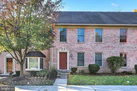 415 Park View Dr, Harrisburg, PA 17110
