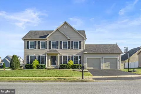 783 Farmhouse Ln, Harrisburg, PA 17111