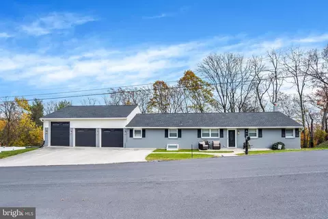 22 Arwin Dr, Hummelstown, PA 17036