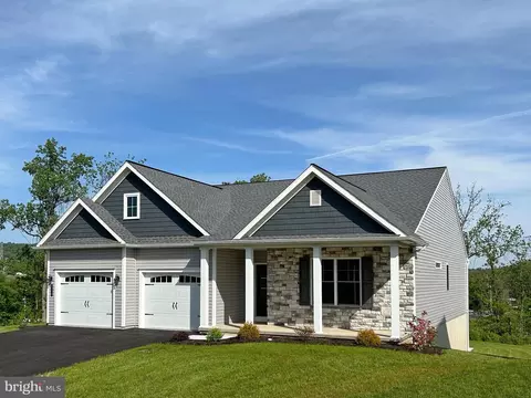 108 Tree Top Ln, Middletown, PA 17057