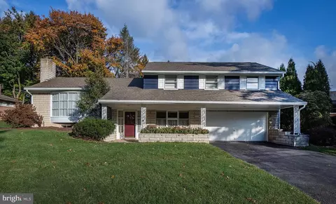 4310 Lakeview Rd, Harrisburg, PA 17112