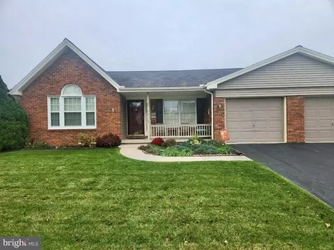 1301 Woodridge Dr, Middletown, PA 17057