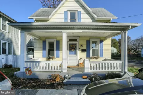 302 W 2nd St, Hummelstown, PA 17036