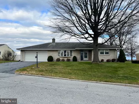 1615 Palm St, Hershey, PA 17033