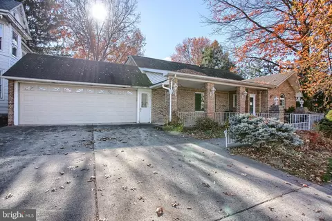570 Center St, Millersburg, PA 17061