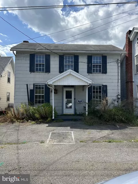 679 Railroad St, Millersburg, PA 17061