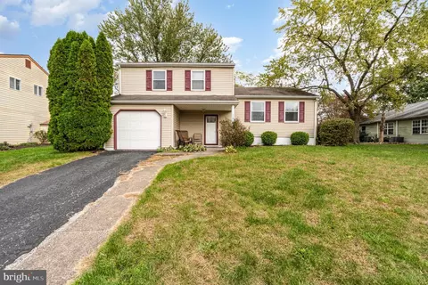 136 Huntley Dr, Harrisburg, PA 17112