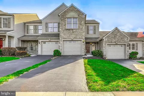 1936 Deer Run Dr, Hummelstown, PA 17036