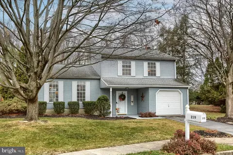 219 Heather Dr, Harrisburg, PA 17112