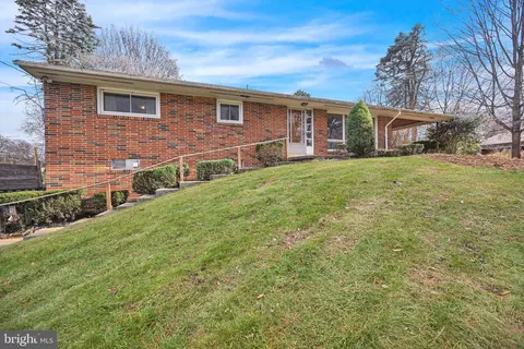 1074 Lumber St, Middletown, PA 17057