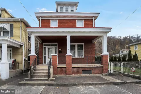 437 S 2nd St, Steelton, PA 17113