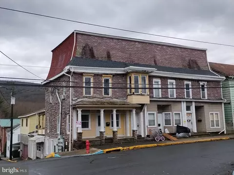 144-152 E Market St, Williamstown, PA 17098