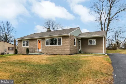 4159 Whitman Ln, Middletown, PA 17057