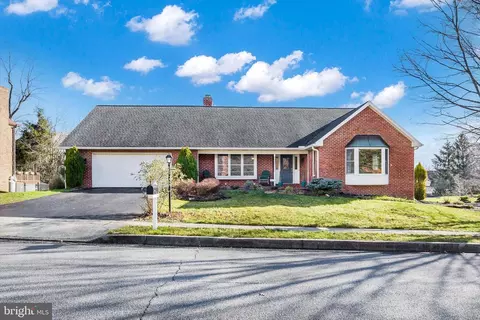 2448 E Bayberry Dr, Harrisburg, PA 17112