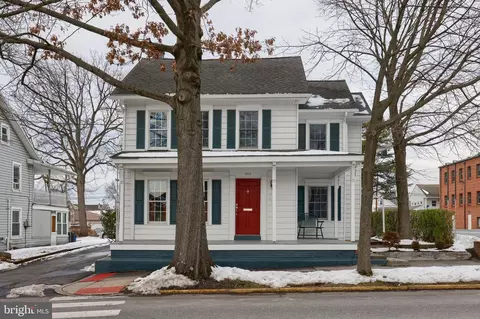 224 W Main St, Hummelstown, PA 17036