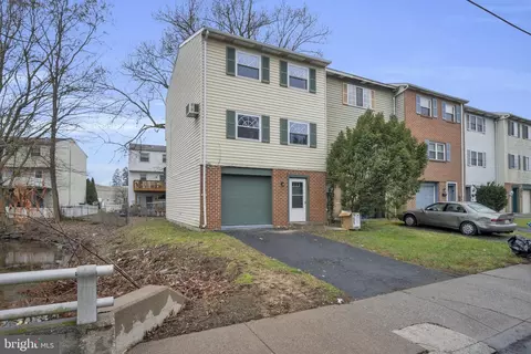 281 Penn St, Highspire, PA 17034