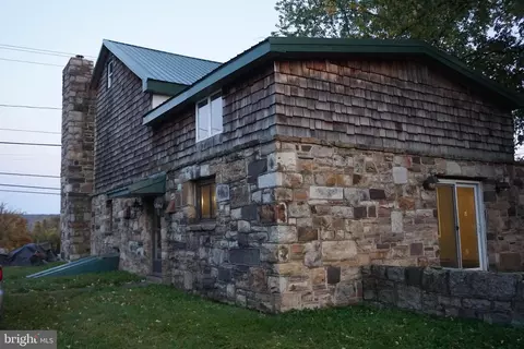 3288 Peters Mountain Rd, Halifax, PA 17032