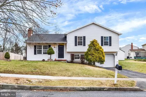 4613 Laurel Ridge Dr, Harrisburg, PA 17110