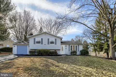 404 Nottingham Pl, Harrisburg, PA 17109