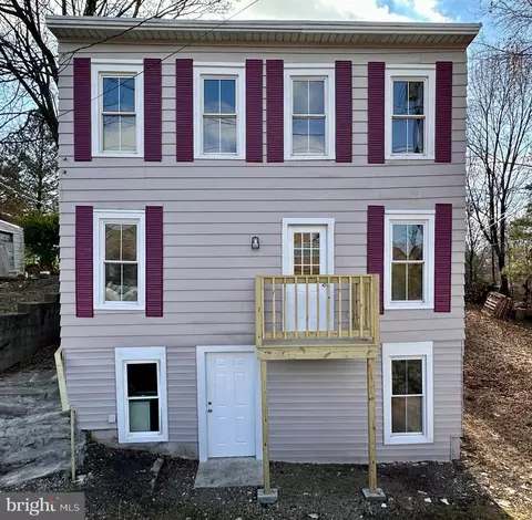 1082 Highland St, Harrisburg, PA 17113