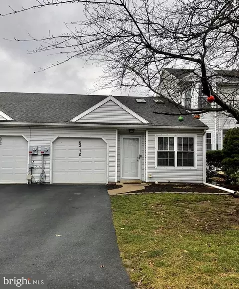 6270 Spring Knoll Dr, Harrisburg, PA 17111