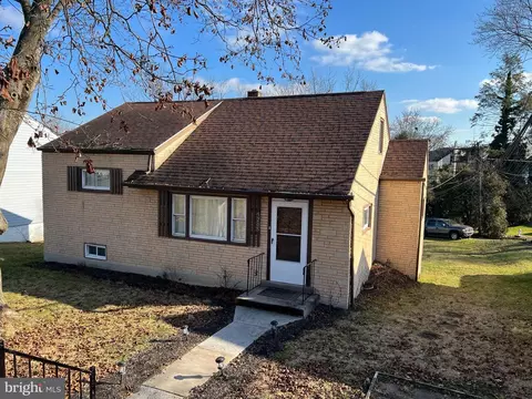 5205 Woodlawn Dr, Harrisburg, PA 17109