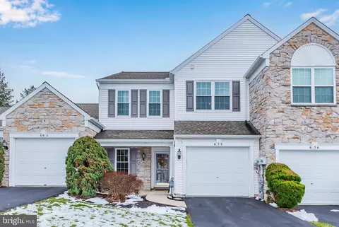 658 Springhouse Ln, Hummelstown, PA 17036