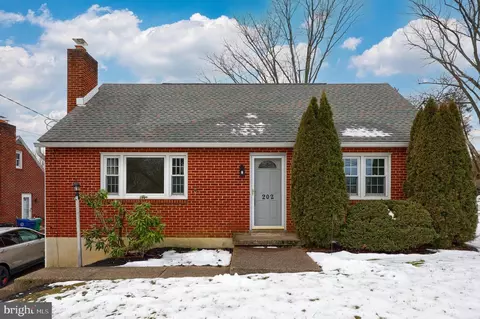 202 N Lockwillow Ave, Harrisburg, PA 17112