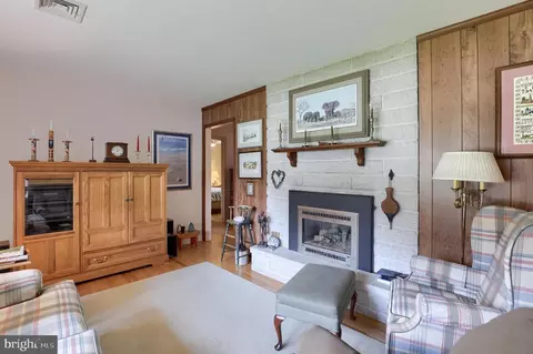 115 Brookside Ave, Hershey, PA 17033 photo 4