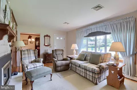 115 Brookside Ave, Hershey, PA 17033 photo 2