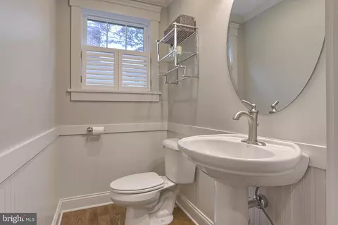 Bath - 245 Maple Ave, Hershey, PA 17033 photo 2 of 5