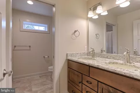 Bath - 245 Maple Ave, Hershey, PA 17033 photo 3 of 5