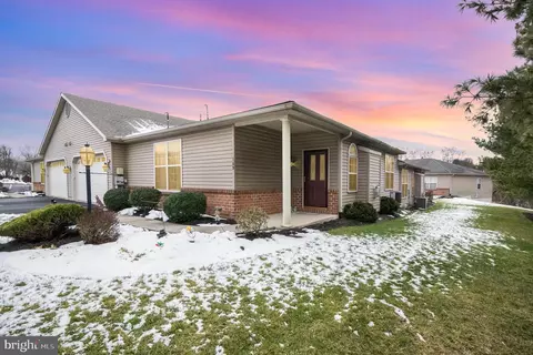 169 Meadowview Dr, Harrisburg, PA 17111
