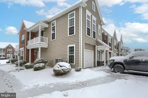 624 Darby Ct, Hummelstown, PA 17036